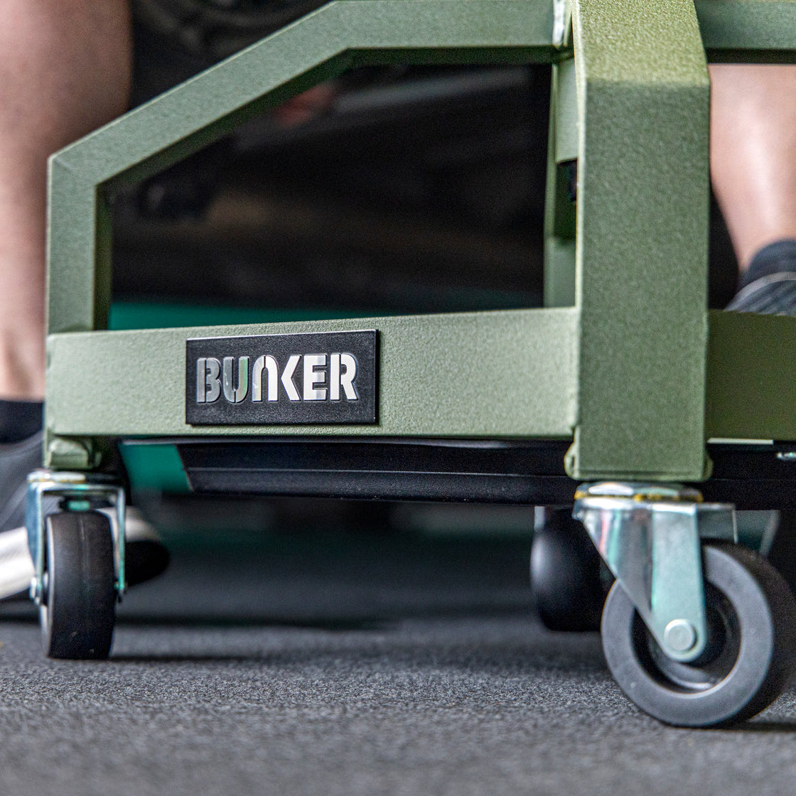 BUNKER Adjustable Work Stool wheels and base