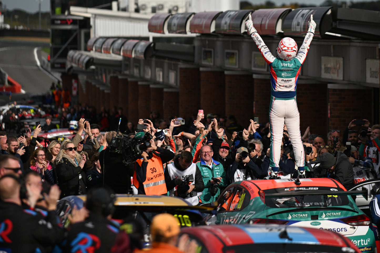 RD10 Brands Hatch Superior Saturday VIP Hospitality Package - EXCELR8 Drivers